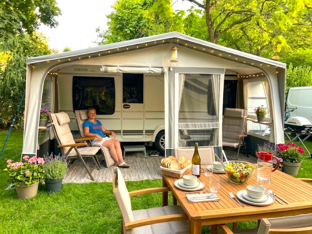 emplacement-residentiel-caravane-a-l-annee-garage-mort-saison