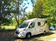 1-camping-etoiles-bord-rviere-sud-de-la-france-famille-ete