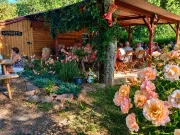 photo-de-couverture-guinguette-camping-vert-lavande-aveyron-sud-rougier-copie